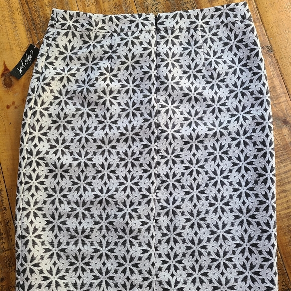 🌺LORD N' TAYLOR skirt - Picture 2 of 9